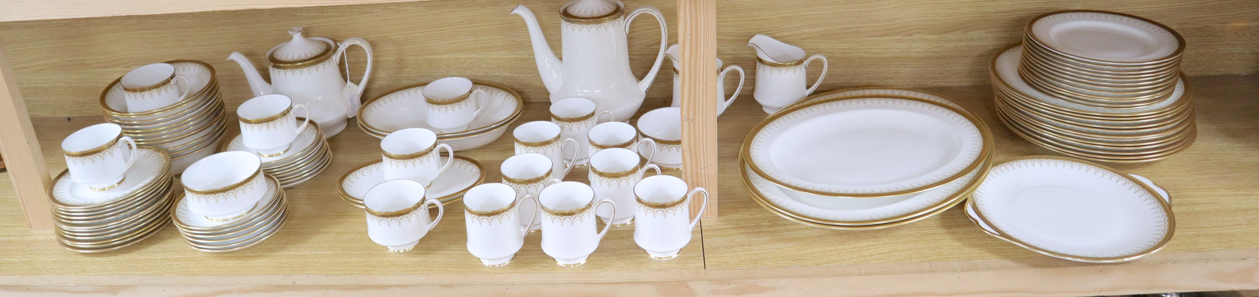 An extensive Paragon  Athena pattern dinner, tea and coffee service (88 pieces)